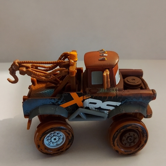 Disney/Pixar Cars 3 Mattel Oversized XRS Mud Racing Tow Mater Thunder Hollow - Picture 4 of 7